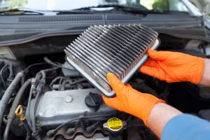 How do you detect your car’s engine air filter has worn out?